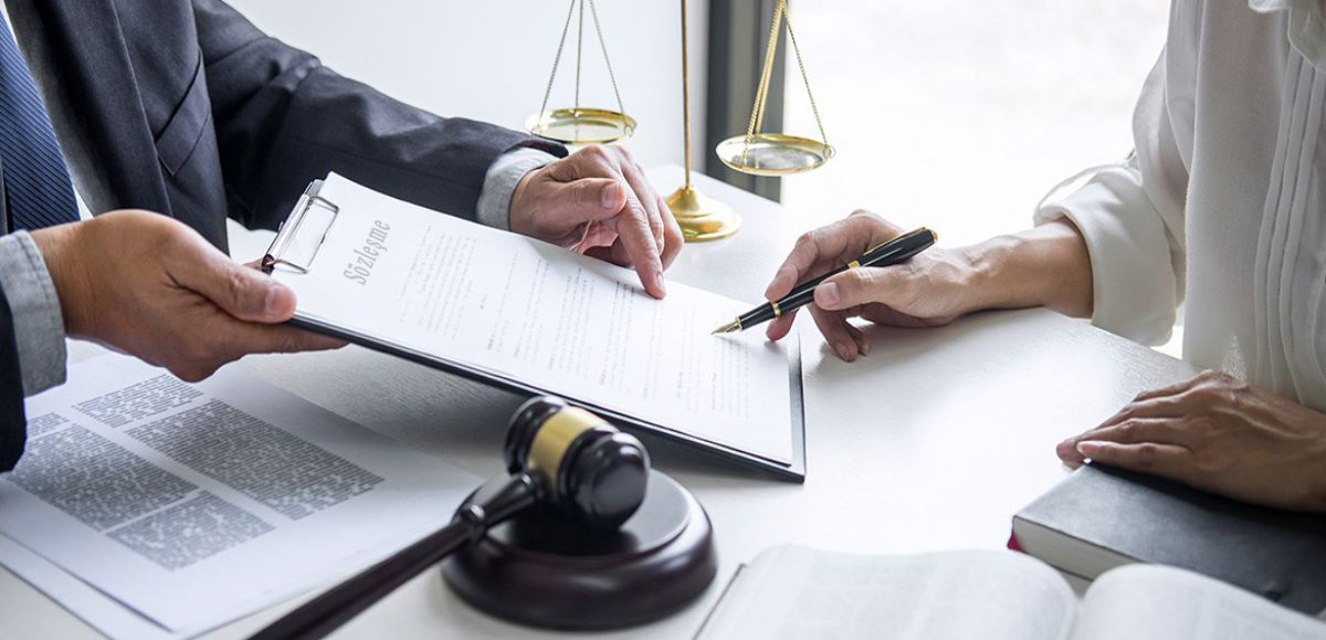 Avukat Çiğdem Özkan Sözleşme Hukuku alanındaki tecrübeleri ile tarafların haklarını koruyacak ve anlaşmazlıkları önleyecek çözümler geliştirmek için titizlikle çalışır.